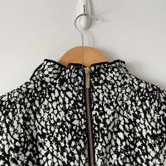 Calvin Klein Ruffle V Neck Sheath Dress Black White Dot Sz 8 - Picture 5 of 8